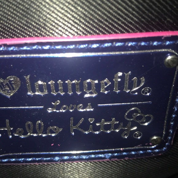 Hello Kitty Purse - Picture 5 of 7